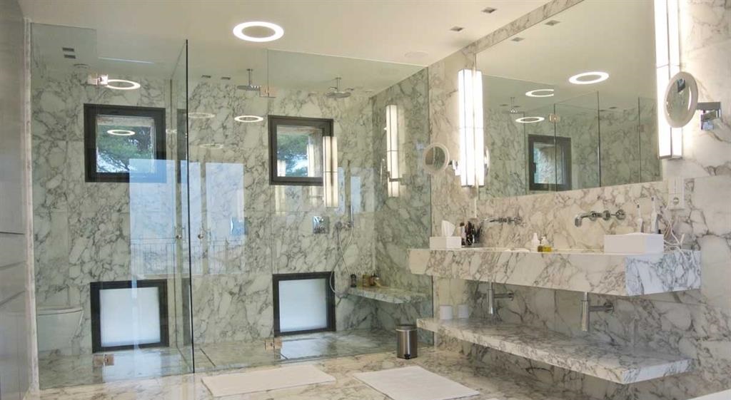 179237-salle-de-bain-regionale-et-traditionnelle-salle-de-bain-et